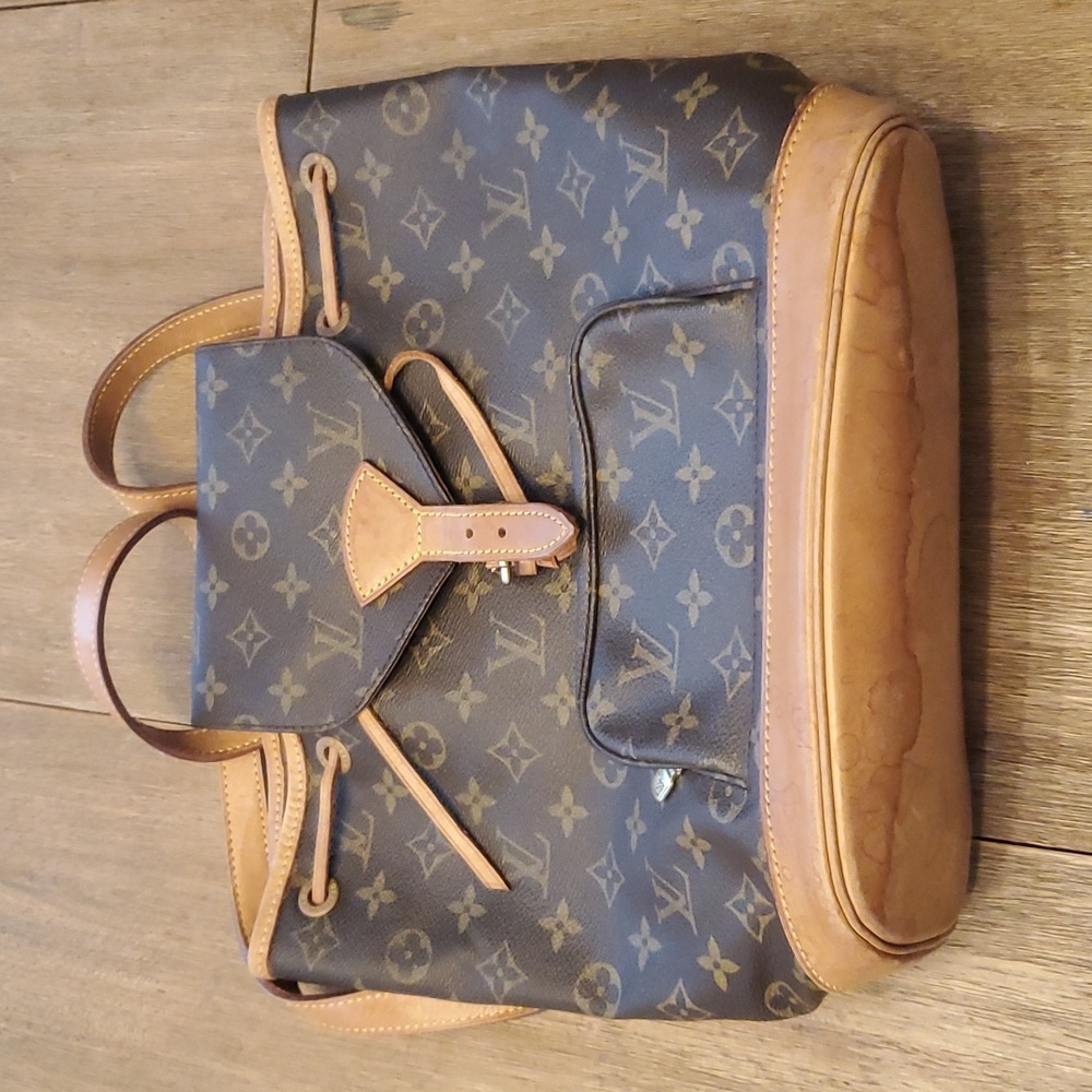LOUIS VUITTONMonogram Montsouris PM. 23